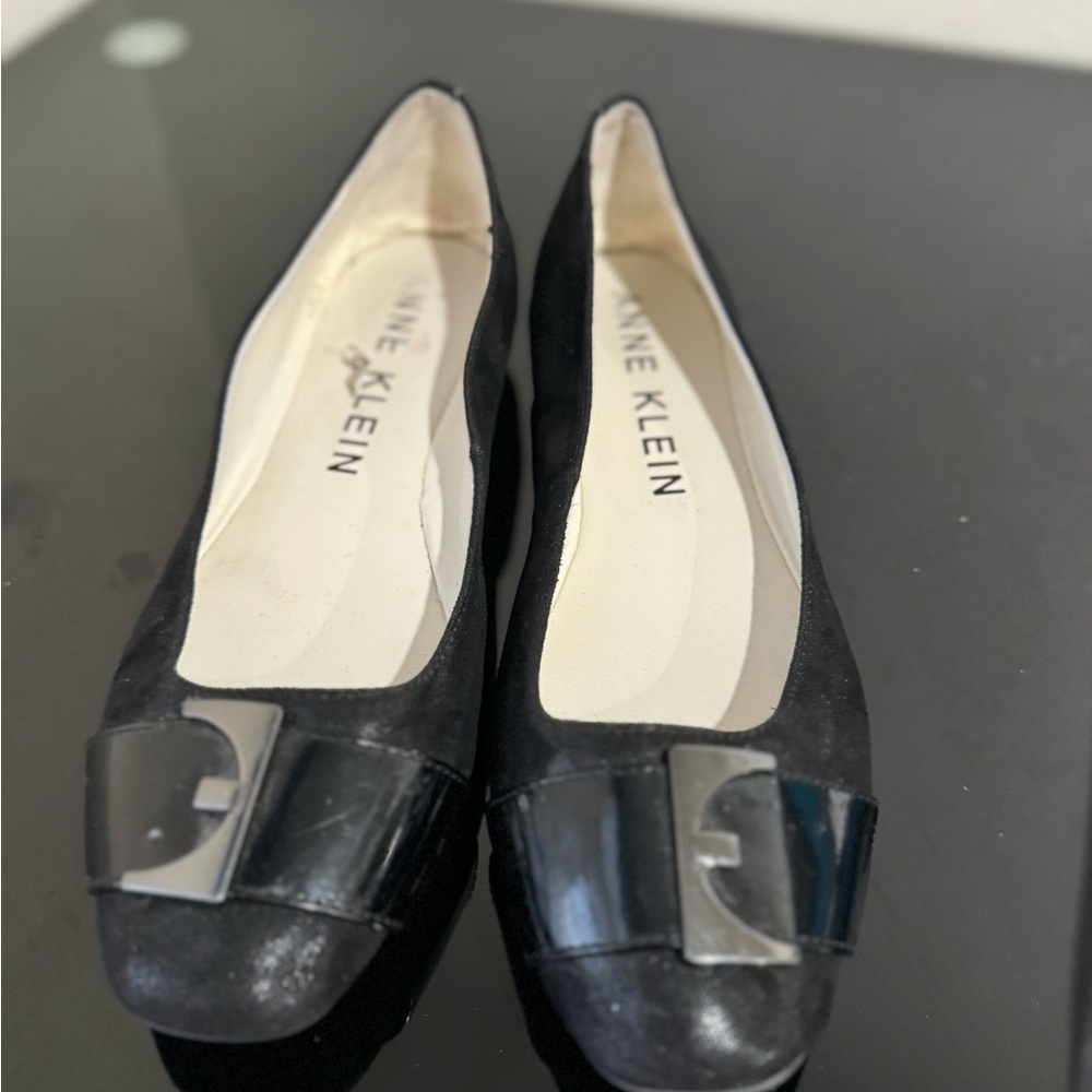 Anne Klein Black Patent Leather Flats with Decorative Toe